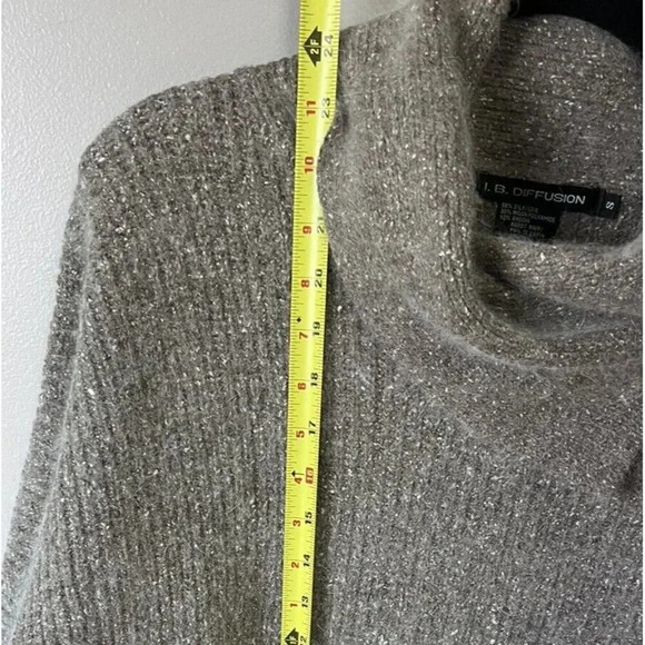 I.B. Diffusion Silk, Angora, Lambswool Blend Pullover Knit Sweater Size Small - Picture 5 of 7